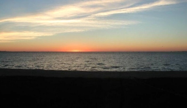 On Beach and Close to Fun! - Jan 6 - 16 Discounts