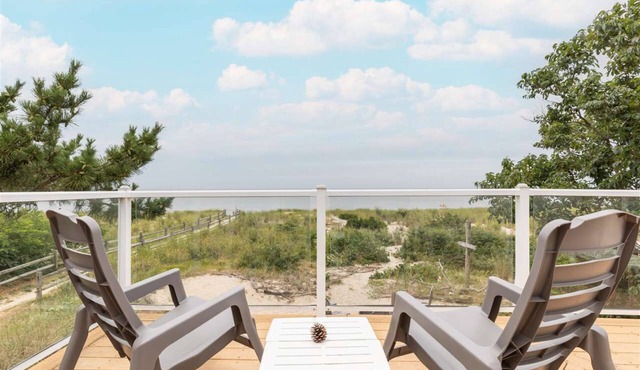 On Beach, Sunsets, Bikes+Kayaks, Pet Friendly, Firepit, Serenity.