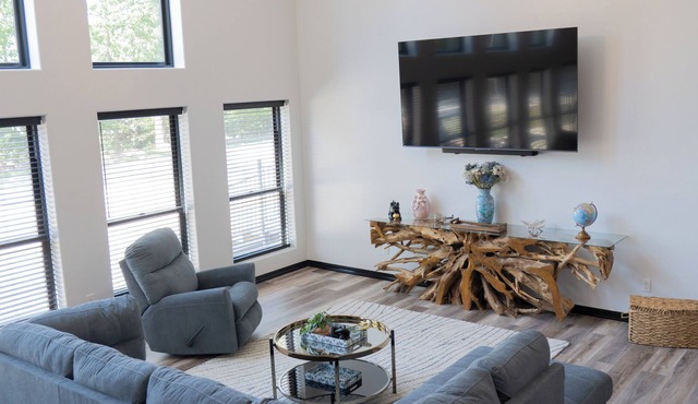 On Beaver Lake! Rogers, AR, NEW Spacious Barndominium With Sweeping Lake Views.