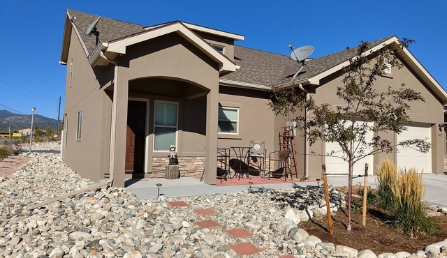On Bike Path, Walk to Coffee/Brewery, Room For Your Family, BBQ Grill on Porch