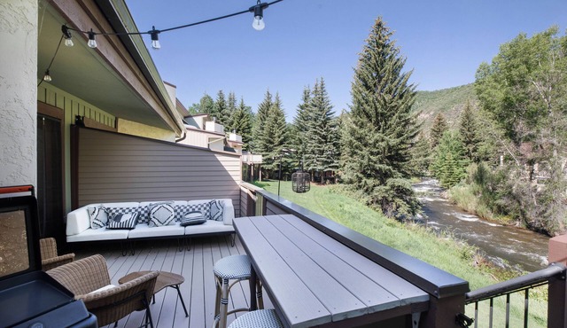 On Bus Route | 5 Mins to Vail Village | Steps from Eagle River