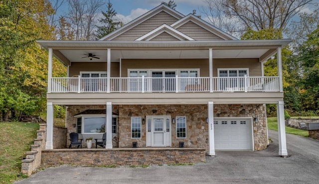 On Cloud Wine: lake home on Keuka Lake's east side