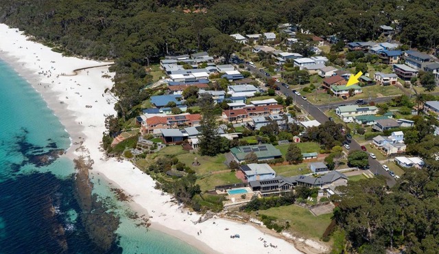 On Cyrus at Hyams Beach