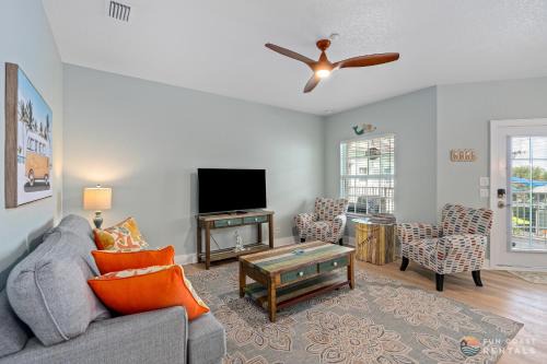 ON Flagler Avenue! Dog Friendly with Balcony and Parking Walk to the Beach!