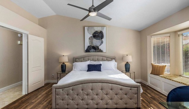 On HGTV Show House Hunters! Heated Pool! Family & Dog friendly, Prime location!