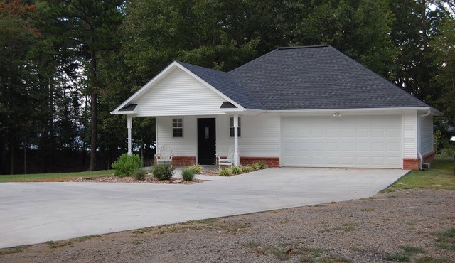 On Lake Dardanelle, quiet but close to town