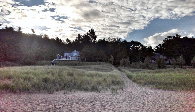On Lake Michigan, 6 Bdrm, 2.5 Bth, Outdr Hot Tub, Also close to Portage Lake
