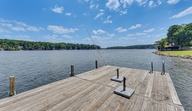 On Lake Tillery: Spacious Home w/Screened Porch!