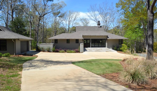 On Lake Tuscaloosa with Covered Dock - 3 King beds 3 1/2 bath PLUS Bunk Room