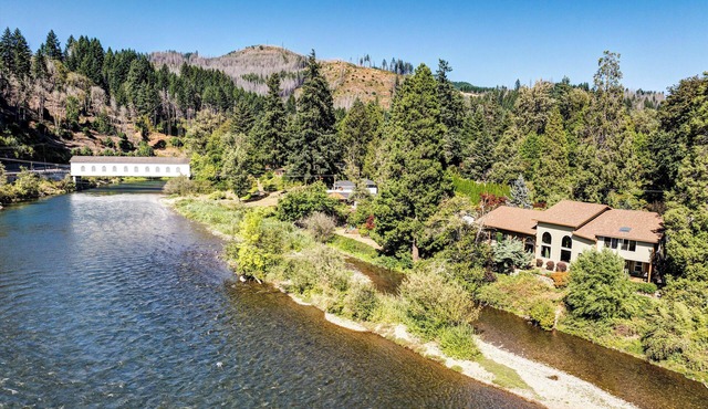 On McKenzie River! Home w/Scenic Sunroom