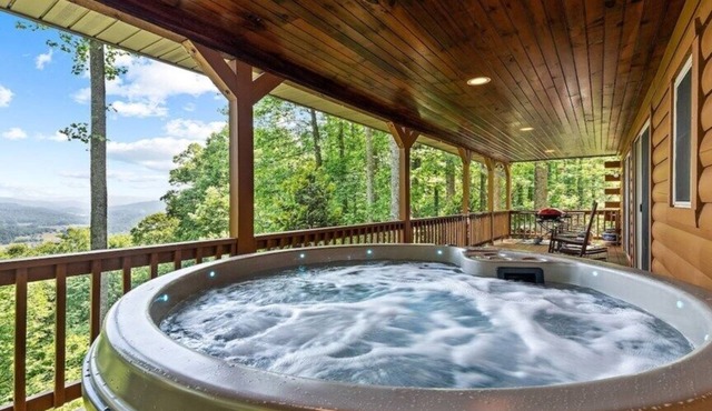 On Mountain Time -Secluded 2BR, 2BA Log Cabin, HT
