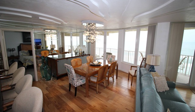 On No Drive Beach! Luxury 3 BdRm, 3 Baths, Mst wSpa; Ocean & Riverview Balconies