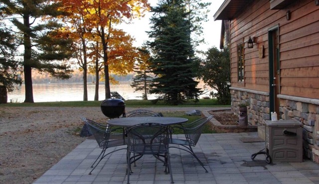 On North Twin Lake- Northern Exposure Rentals "Musky Lodge"