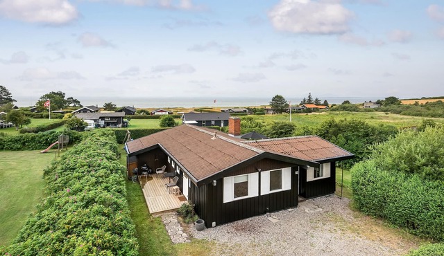 On one of the best plots of Kegnæs, with beautiful views over the sea, awaits you this beautiful and