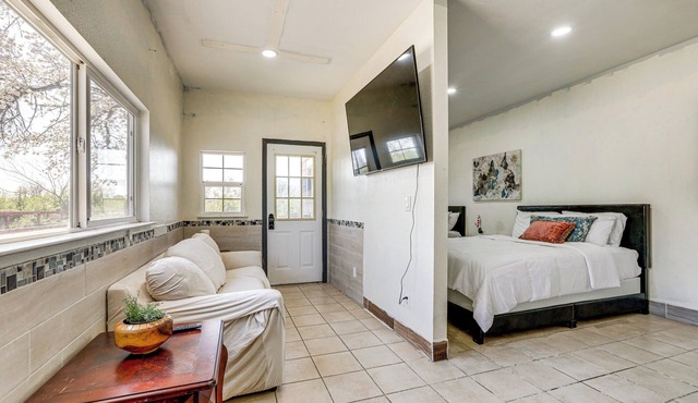 On Orchard! Peaceful Countryside Retreat in Galt