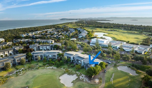 On Par at Magenta - Resort pool and beach access