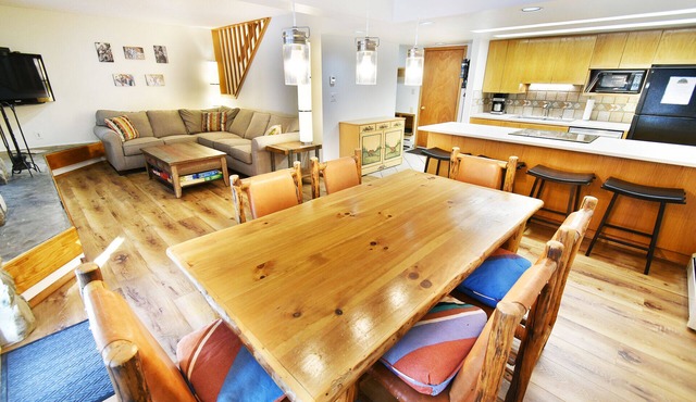 On River, Pool, 2 Hot Tubs! Walk to Main St Dining, Shops, Events