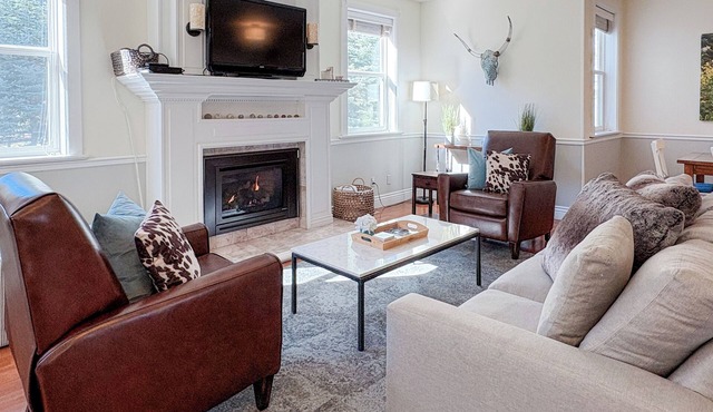 On River Time – Cozy Riverfront Retreat on Redstone Blvd