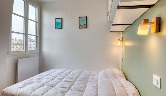 On Room Last Floor - Batignolles