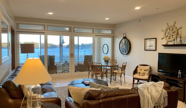 On Round Lk in the Heart of Charlevoix w Garage. Walking Distance to Everything.
