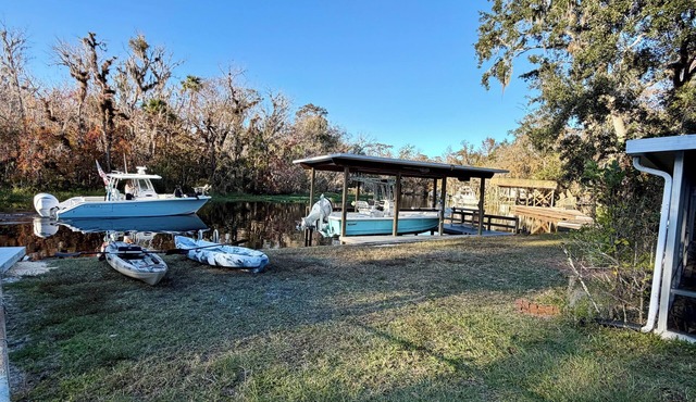 On scenic blue creek, newly renovated close to springs and forest