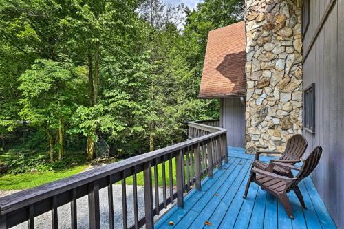 On-Site Creek! Couples Escape in Roan Mountain