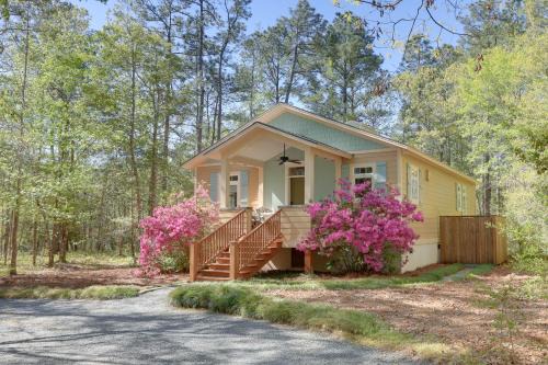 On-Site Creek! Peaceful Wooded Retreat in Havelock