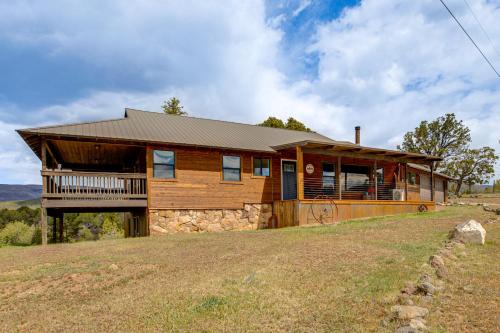 On-Site Creek + Views: Grand Mesa Getaway!