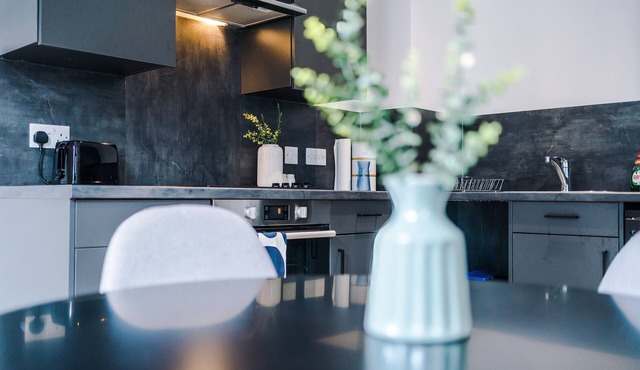 On-site Gym (included). 2 Bed Luxury Apartment