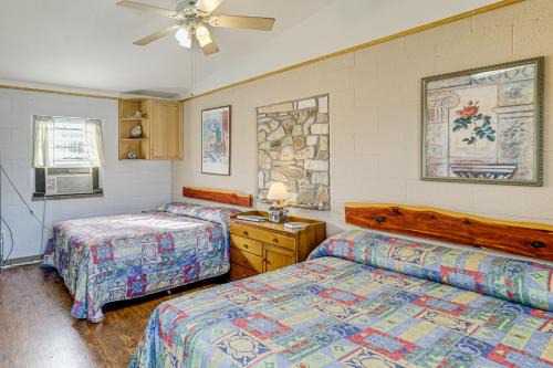 On-Site Hiking Trails Cozy Lake Whitney Studio!