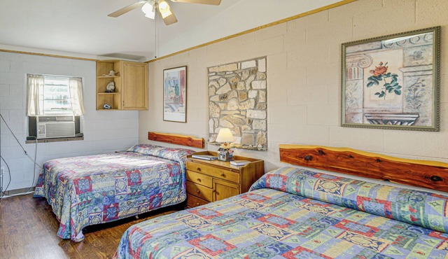 On-Site Hiking Trails: Cozy Lake Whitney Studio!