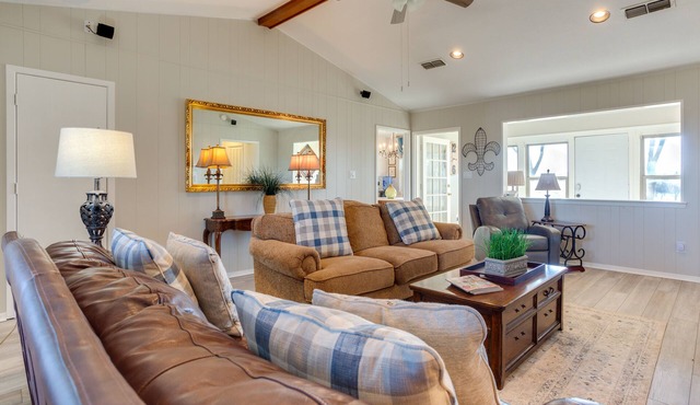 On-Site Lake Access + Fire Pit: Bonham Home!