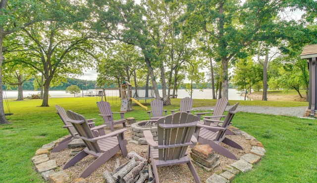 On-Site Lake Access: Group Getaway in Afton