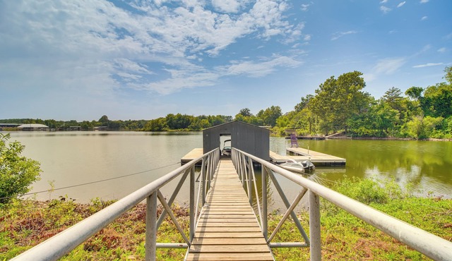 On-Site Lake Access: Pet-Friendly Vinita Home