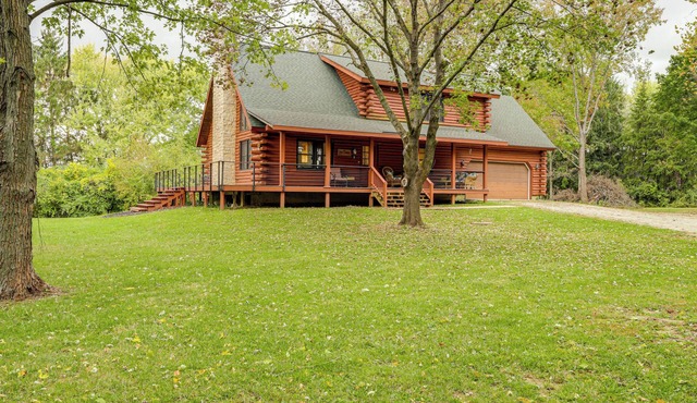 On-Site Lake & Gazebo: Cabin in Yellow Springs!