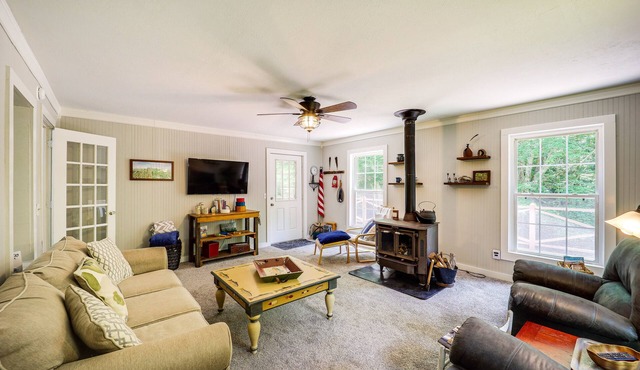 On-Site Stream: Serene Cottage in Bakersville!