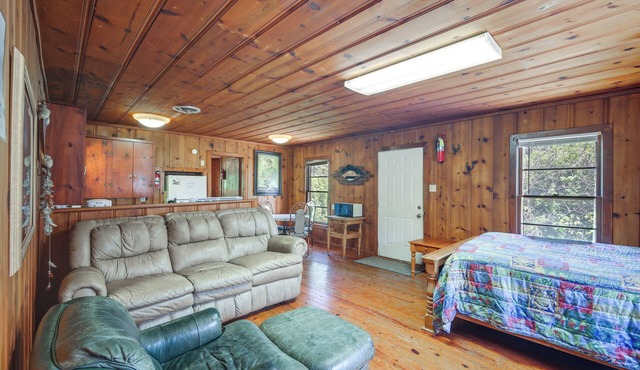 On-Site Trails! Cozy Whitney Cottage 2 Mi to Lake