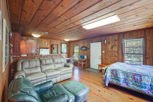 On-Site Trails! Cozy Whitney Cottage 2 Mi to Lake
