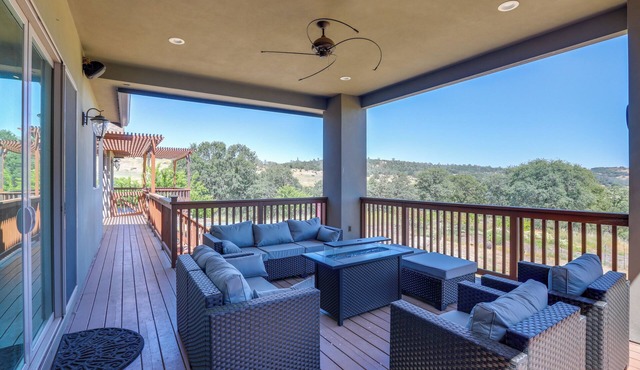 On-Site Vineyard: Gem on 10 Acres in Pilot Hill!