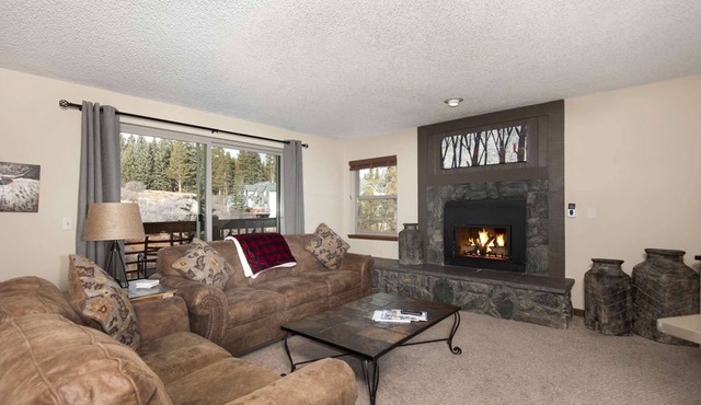 ON SKI RUN + On-Site Pool & 2 Hot Tubs w/7th Nt FREE! Garage, Fireplace, Elevator, Balcony by iTrip