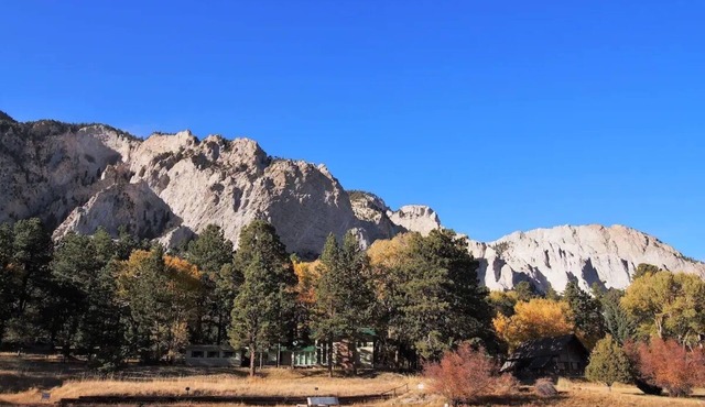 On Splendid Pond- Breathtaking Views- Private Fishing Pond