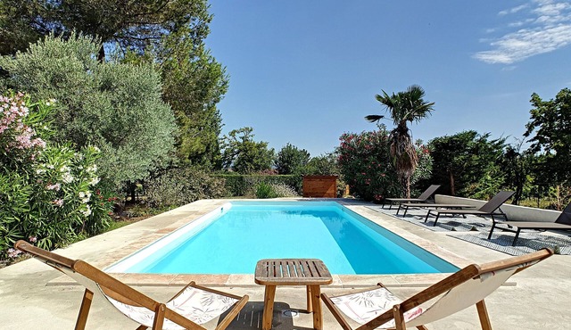 On the banks of the Canal du Midi and 12 kms from Carcassonne