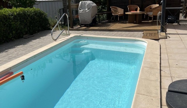 On the banks of the Rhône between Avignon, the Ardèche and the sea