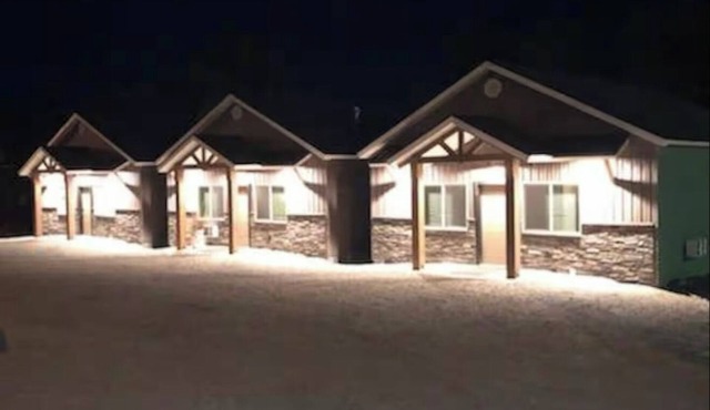 On The Banks Of The Salon River 2 Bed/2 Bath/Sleeps 6