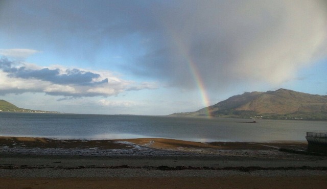 On The Beach 3 huge bedroom. Stunning Views Of Carlingford Bay