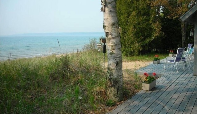 ON THE BEACH, Borders Whitefish Dunes State Park. Best Location in Door County