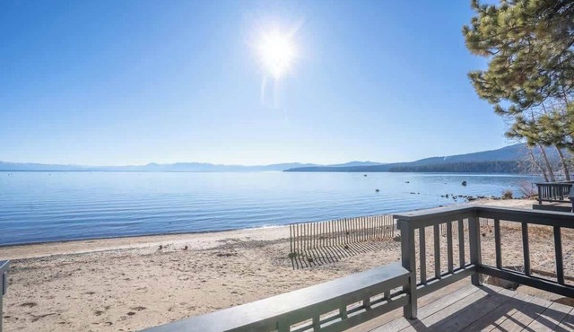 "On the Beach" Cabin Perfect for 2! Lake Front!