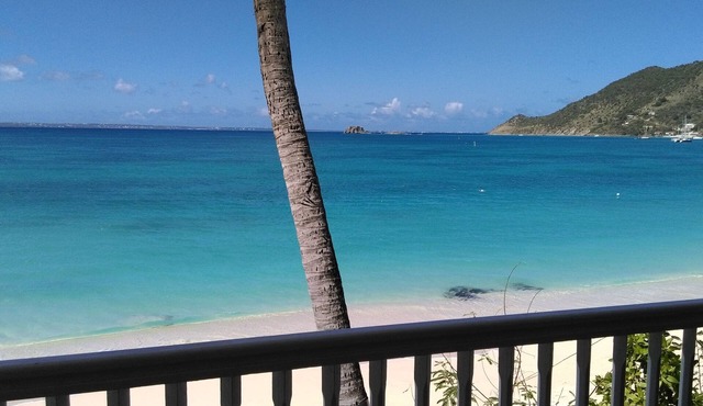 ON THE BEACH CONDO WITH PANORAMIC VIEW ON GRAND CASE BEACH