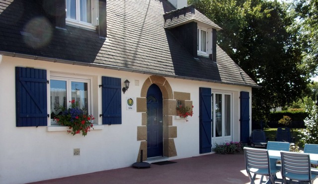 On the beach road, the gîte "La maison bleue" 3 bedrooms / 6 people