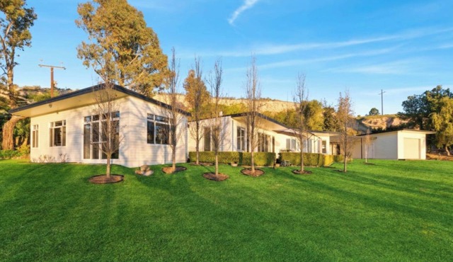 On The Bend- Absolute Waterfront Retreat